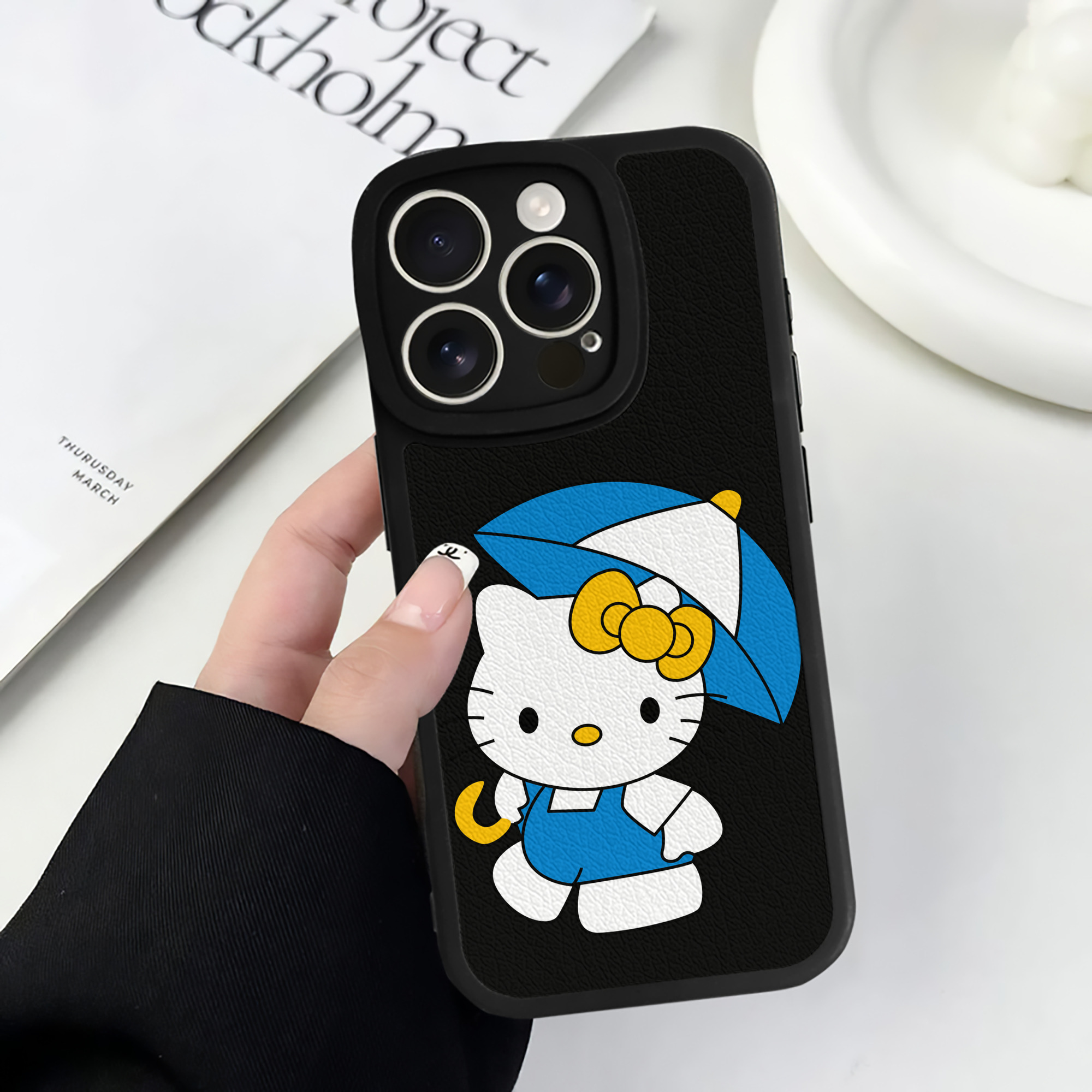 （画像用） Hello Kitty ハローキティ 【iPhone 16シリーズ対応】シリコンスマホケース（レザー調） 材質：シリコン